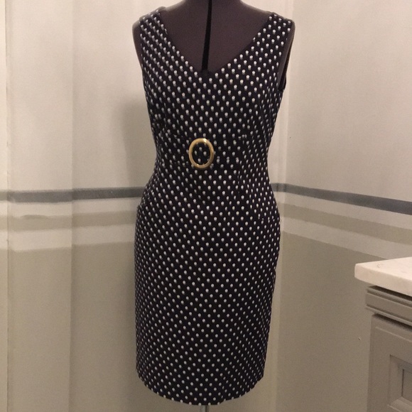 Tahari Dresses & Skirts - Tahari form fitting sheath waist accentuated sz8p